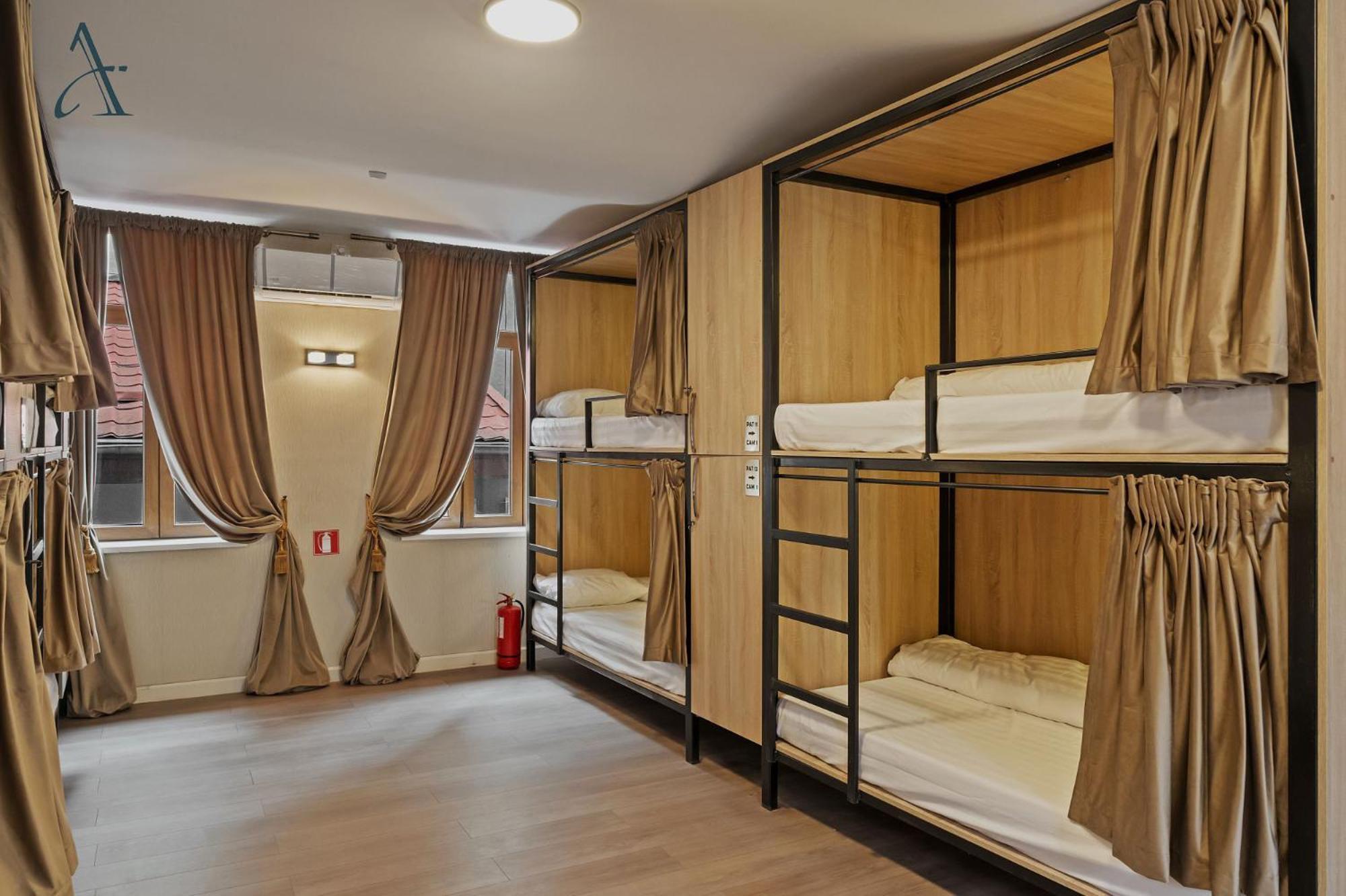 Ramana Garden Hostel - Self-Service Accommodation ブカレスト エクステリア 写真