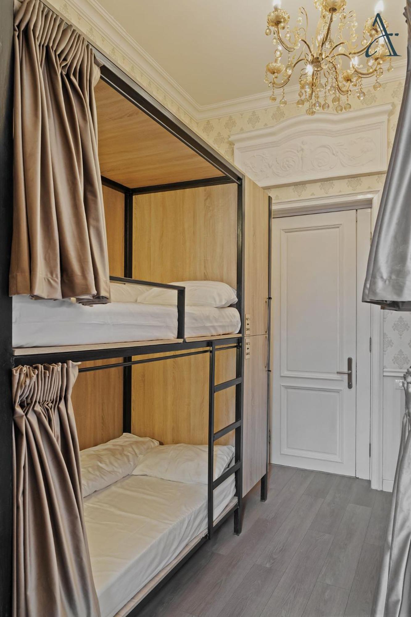 Ramana Garden Hostel - Self-Service Accommodation ブカレスト エクステリア 写真