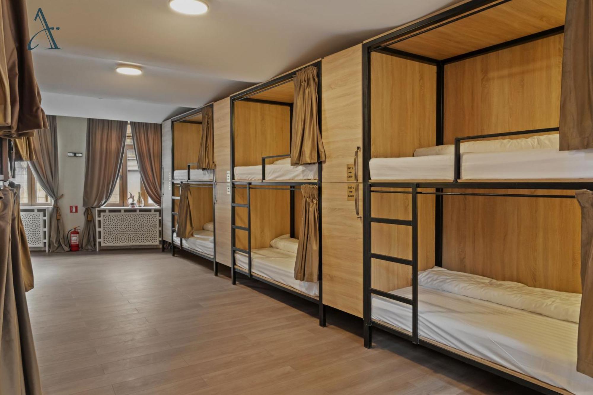 Ramana Garden Hostel - Self-Service Accommodation ブカレスト エクステリア 写真