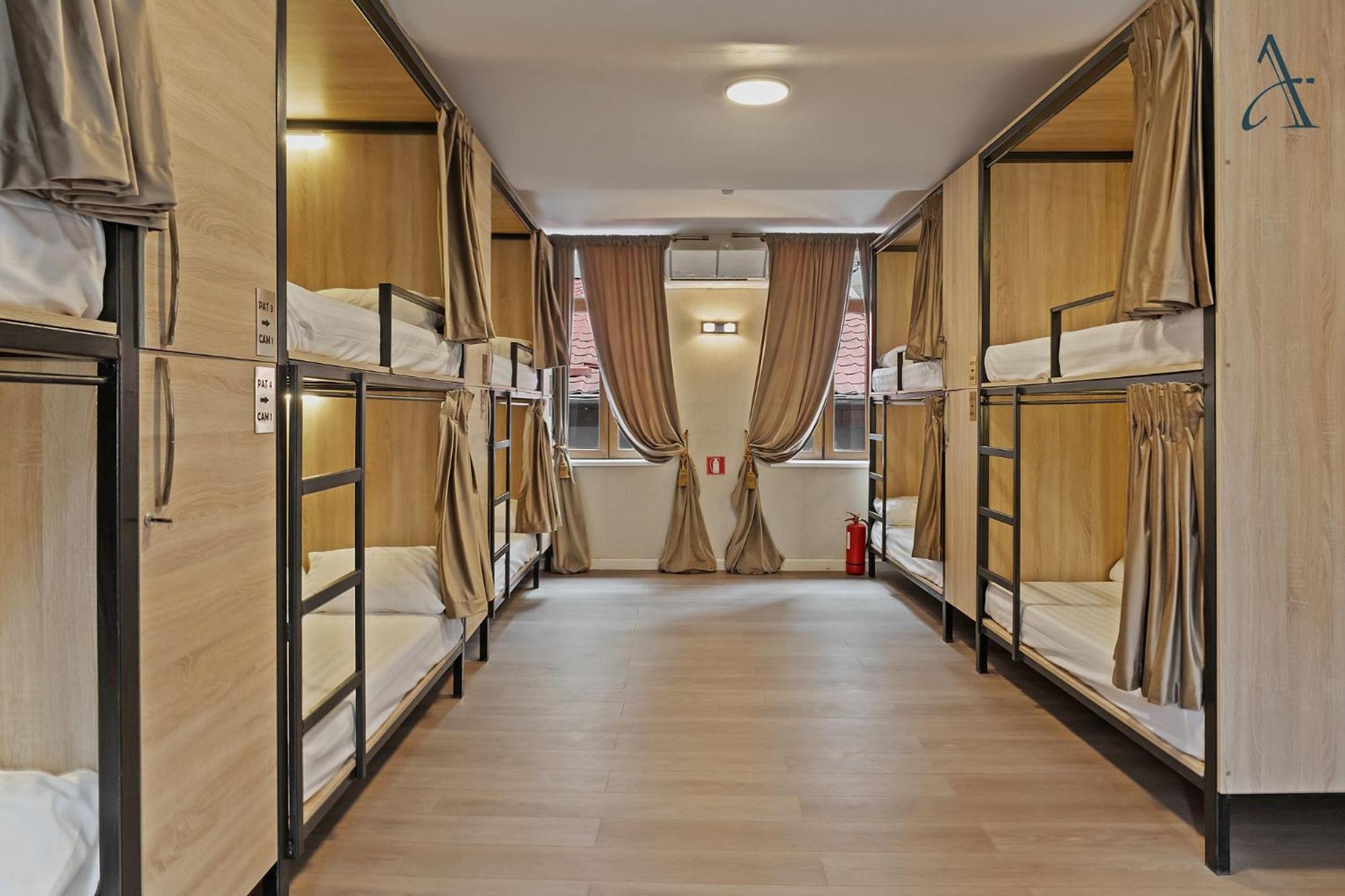 Ramana Garden Hostel - Self-Service Accommodation ブカレスト エクステリア 写真
